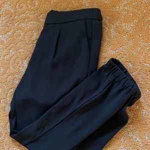 Tapered pleated black pants size 6